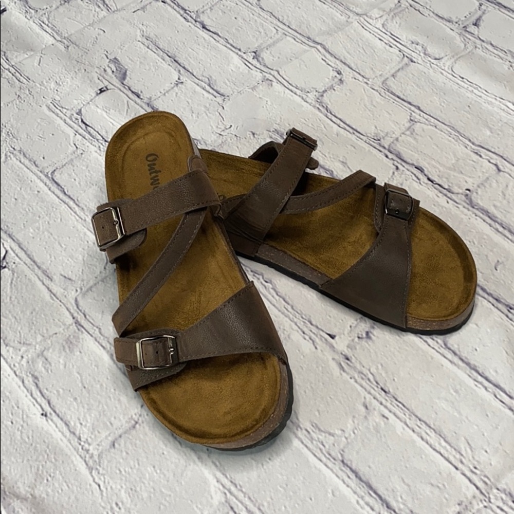 🆕 Footbed Sandals🏝